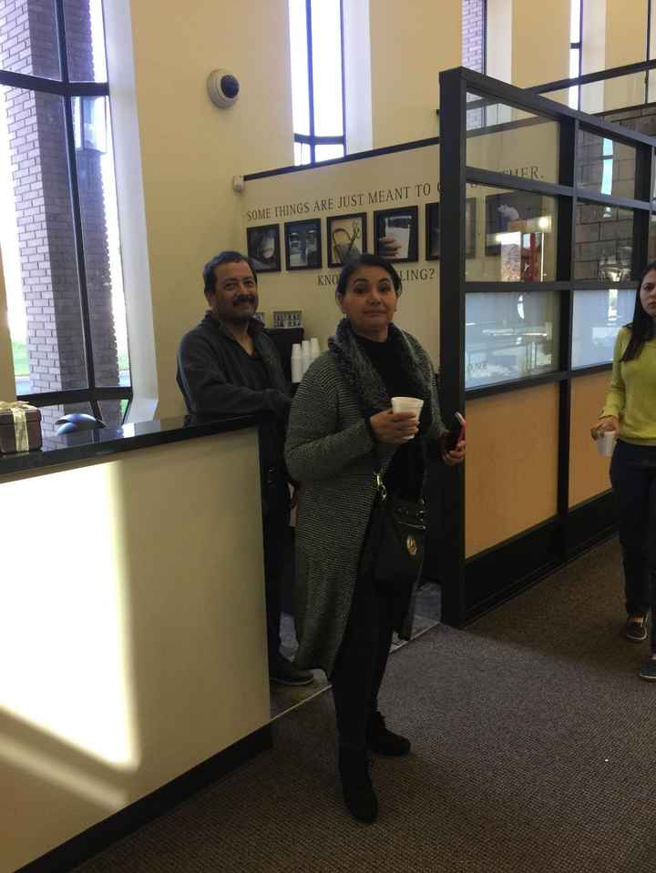 mi papá mi mamá y mi hermanita esperándome  ❤