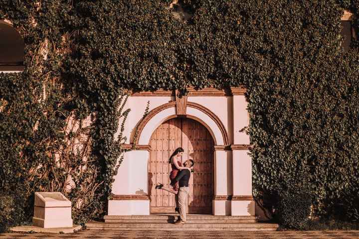 afuera de la capilla 