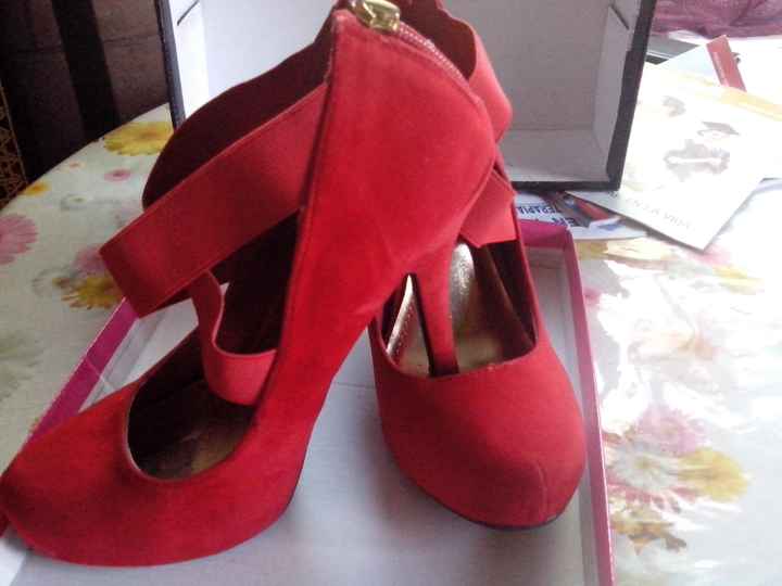 Que les parece mis zapatos chicas  - 1