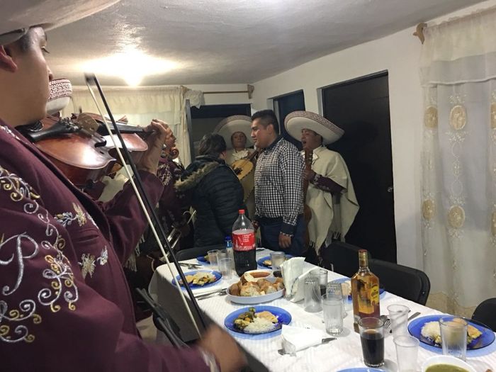 La llegada del Mariachi...