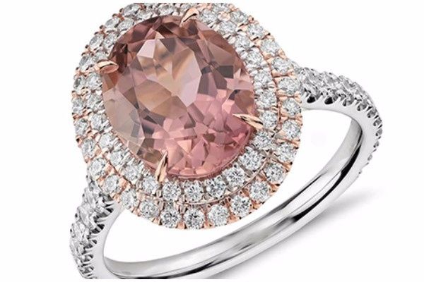 Anillo de Compromiso Distinto al clásico Diamante.