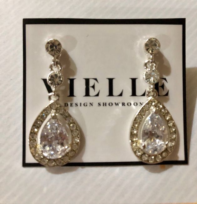 Simon dice: muestrenme sus aretes para el gran día 6