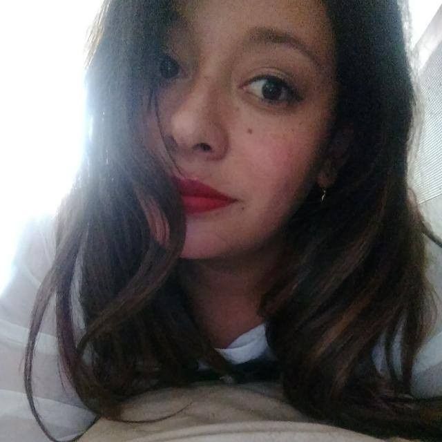 normalmente me maquillo asi, si se fijan maquillada desaparecen mis pecas y algunos lunares