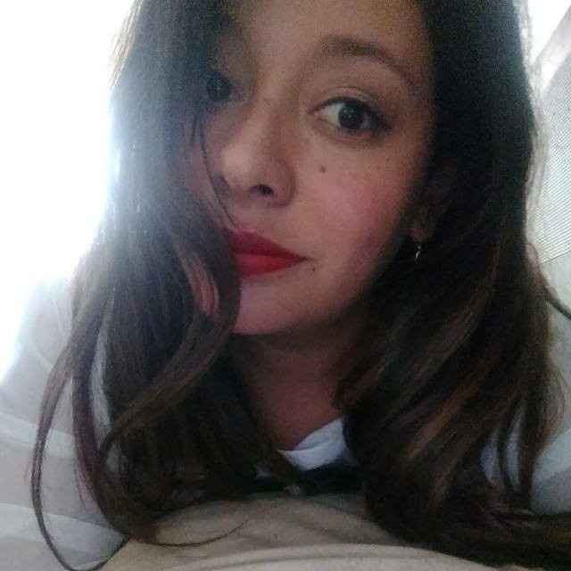 normalmente me maquillo asi, si se fijan maquillada desaparecen mis pecas y algunos lunares