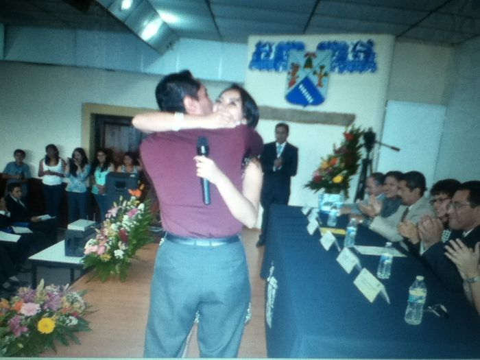Tienen fotos de cuando les dieron el anillo de compromiso? - 2