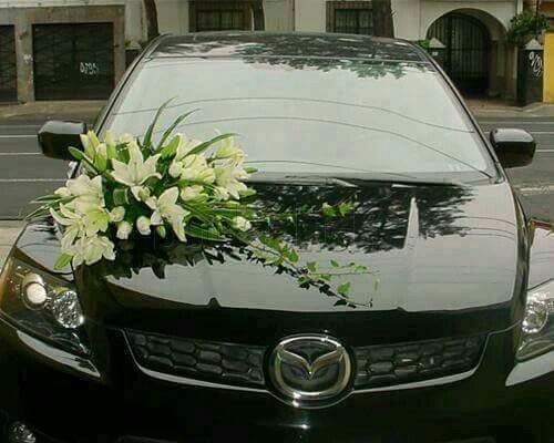 Ideas de decoración con flores para el auto - 2