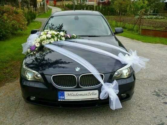 Ideas de decoración con flores para el auto - 4