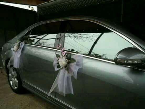 Ideas de decoración con flores para el auto - 9