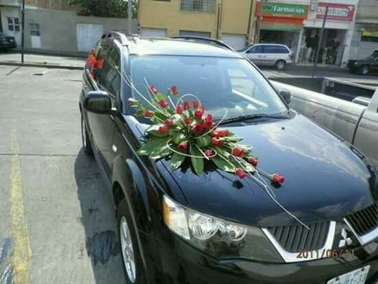 Ideas de decoración con flores para el auto - 10