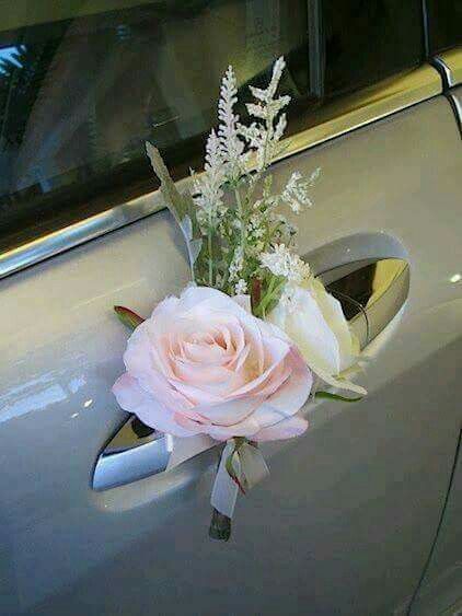 Ideas de decoración con flores para el auto - 12