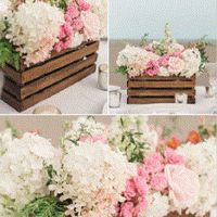 Fueron estos mismos arreglos (pero obvio con claveles) pero se veían increíbles... todas mis tías se