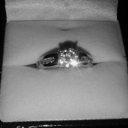 Mi anillo de compromiso - 1