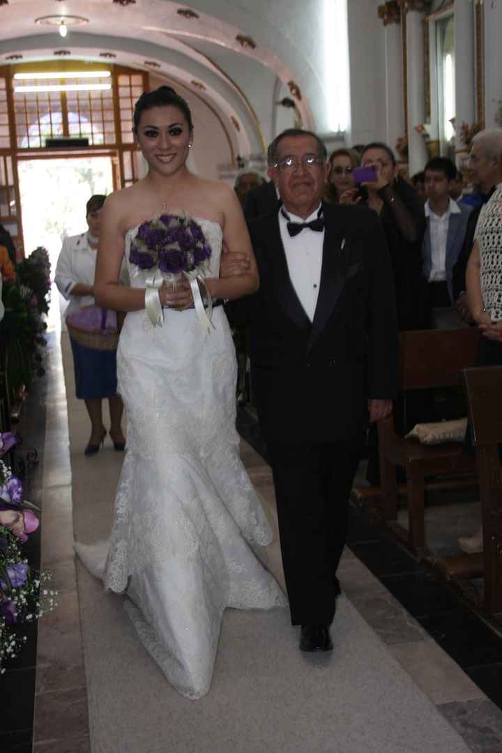 ENTRANDO A LA IGLESIA