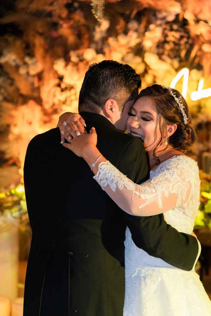 ¿Qué accesorio no puede faltar en un ajuar de novia? 💍👛👰 - 1