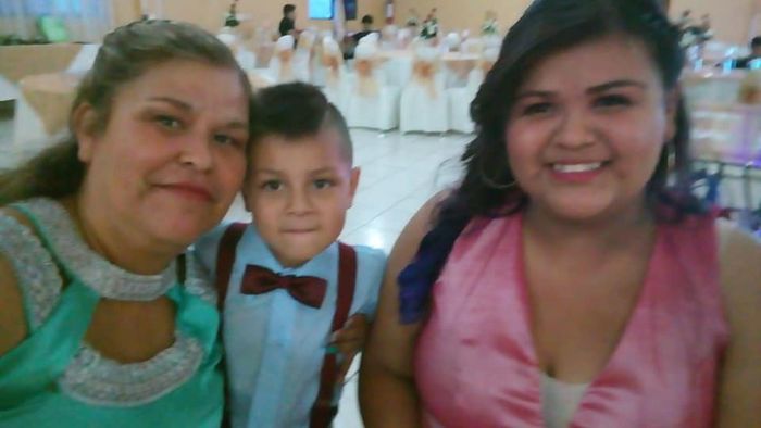 Mi mami un sobrino y mi hermana menor