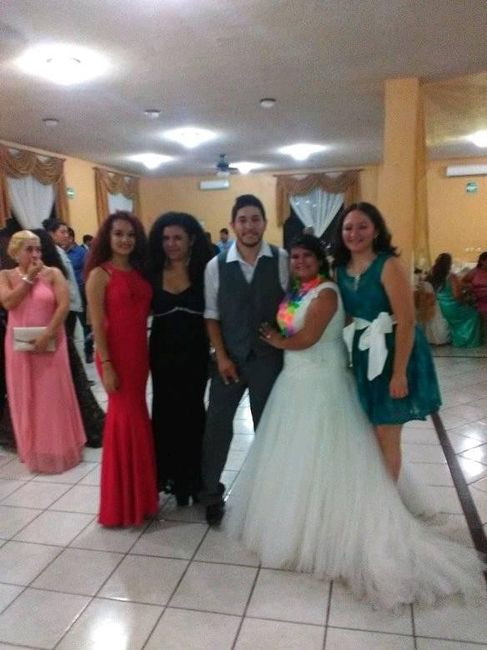 amigas de la secundaria y mi prima (pd:ya no traia tacones)