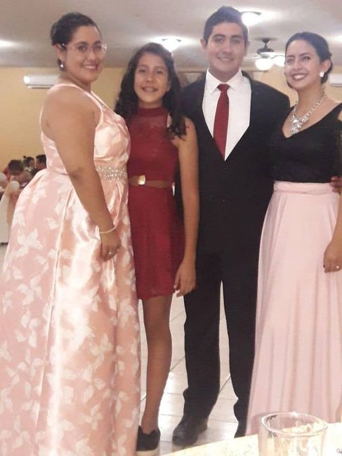 mis cuñados y una prima de mi esposo 