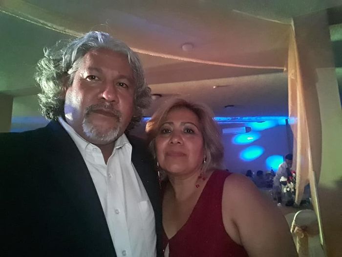 Los papas de mi esposo a media fiesta 