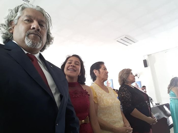 papas de mi esposo en la iglesia