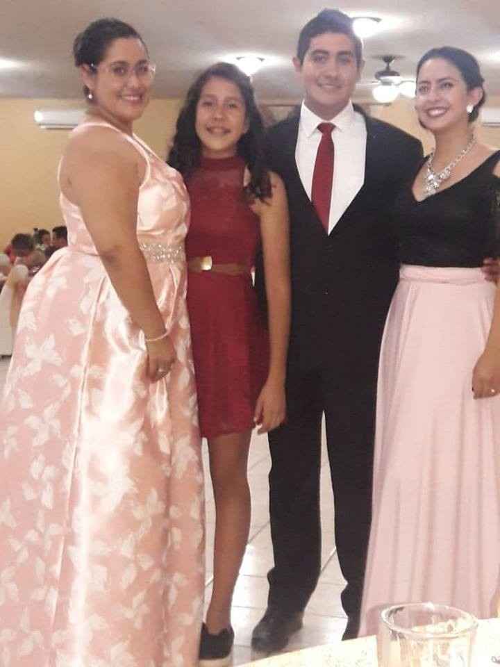 mis cuñados y una prima de mi esposo 