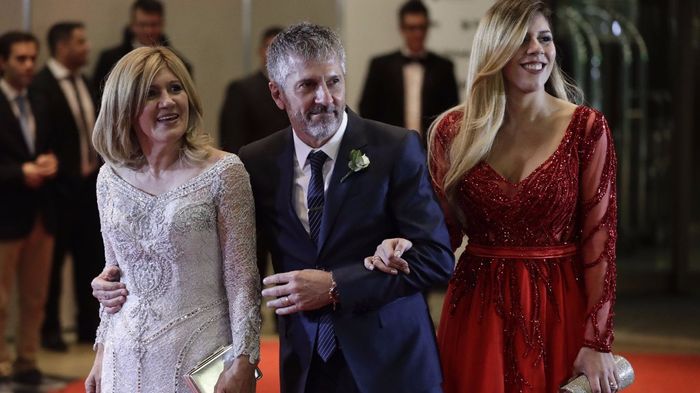 Una de las "villanas"de la boda la suegra vestida de una variante de blanco