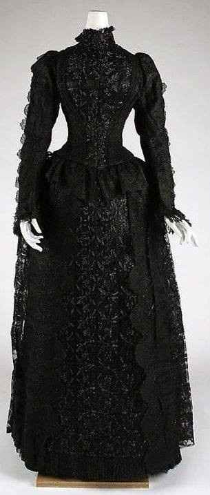 Vestido victoriano de 1880, cuando era común vestir de negro para una boda