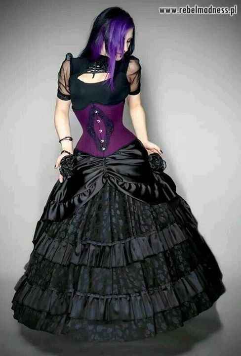 vestido actual con influencia victoriana