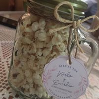 Los rellenamos de palomitas! compramos 8 kilos de palomita y nos sobró y alcanzamos a llenar 150 tar