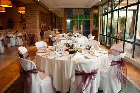 Boda en blanco con detalles en rojo o solo blanco, que opinan? - 3