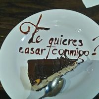Me pidió la mano en___ (completa la frase) - 1