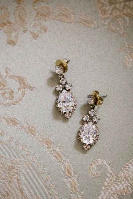Aretes (A)