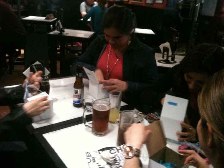abriendo sus cajitas