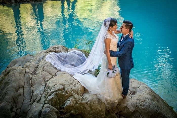 Sesión trash the dress cascada velo de novia - 2