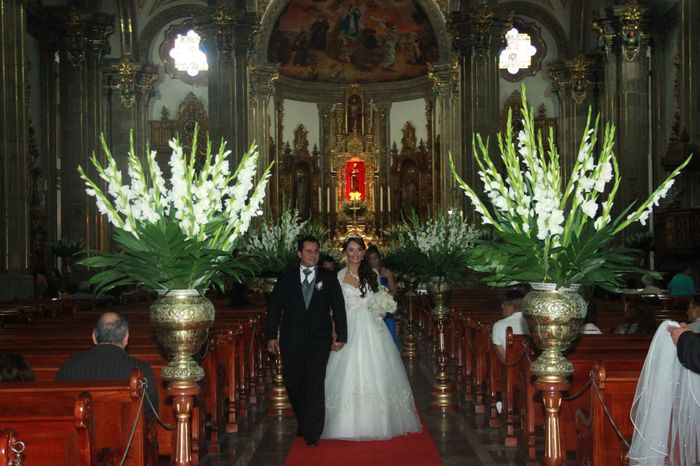 saliendo de la iglesia!