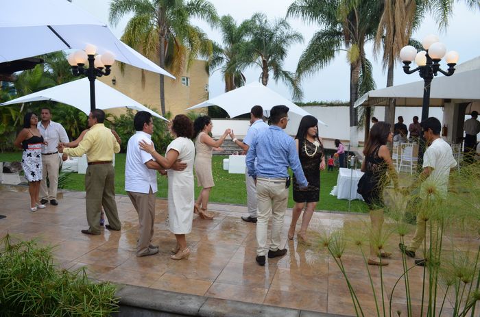 los invitados baile y baile!