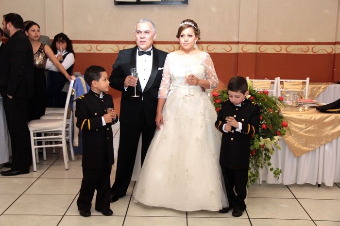 Chicas compartan su vestido de novia - 1