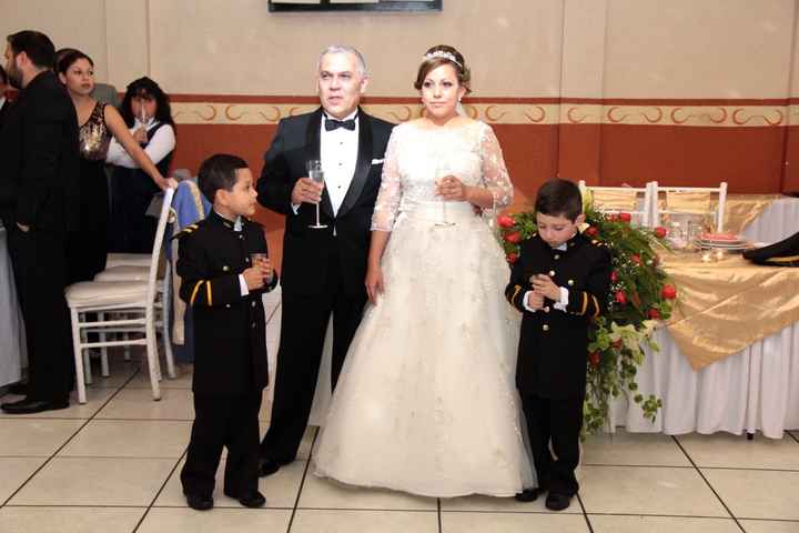 Chicas compartan su vestido de novia - 1