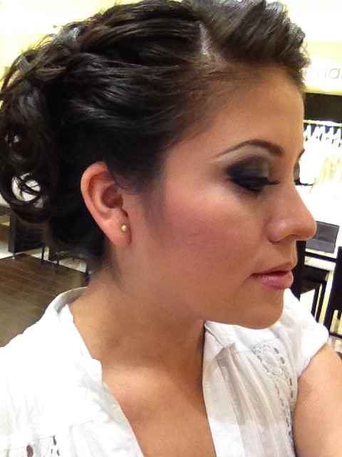 Prueba de maquillaje y peinado