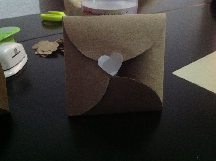 Invitación de papel kraft diy