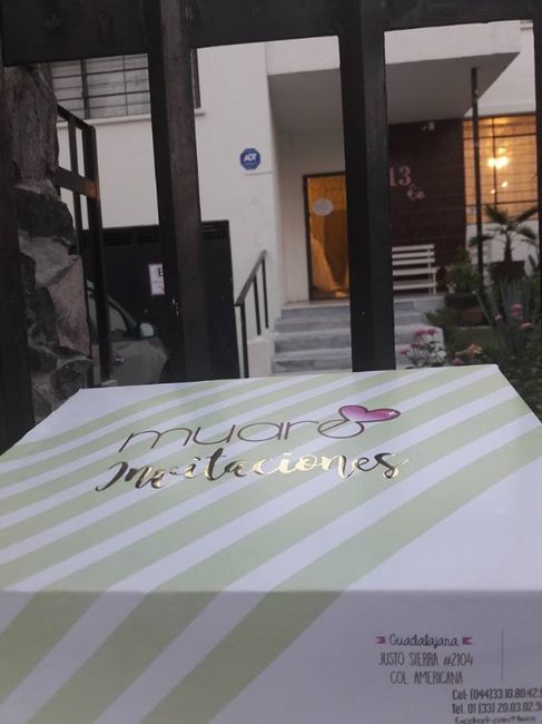 Al fondo se ve la tienda donde compre mi vestido!