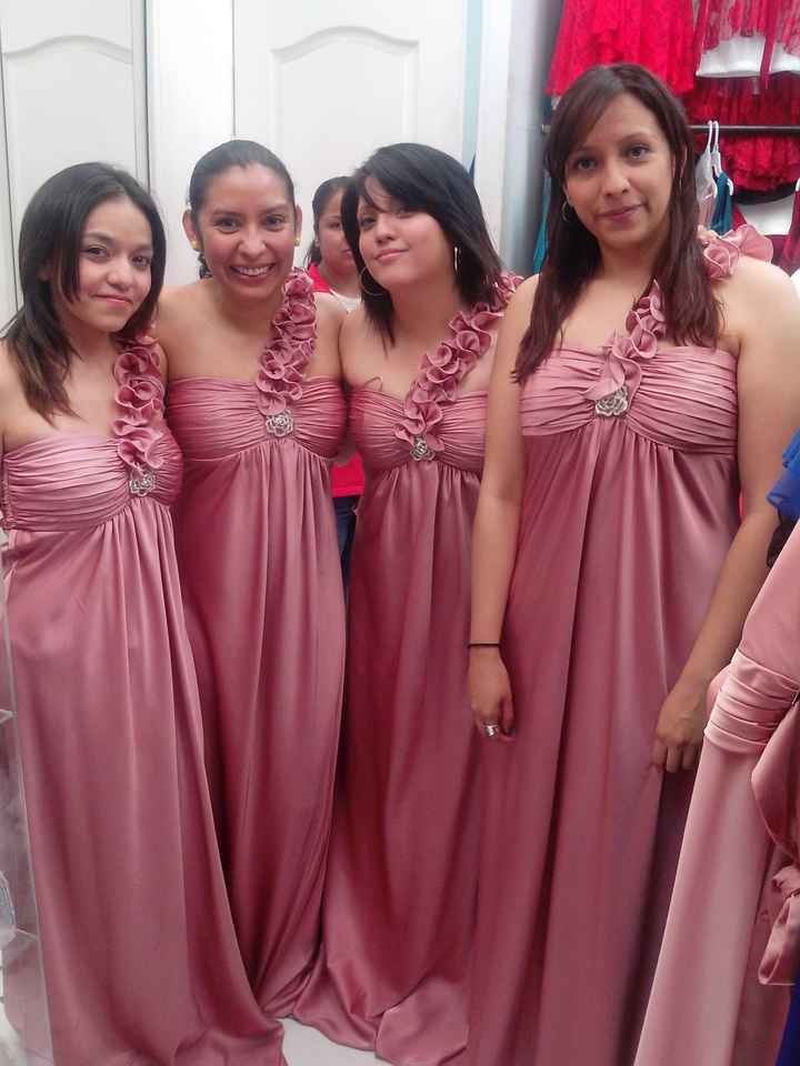 Primera propuesta de vestido de damas