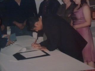 mi marin firmando 