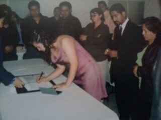 yoo firmando el acta 