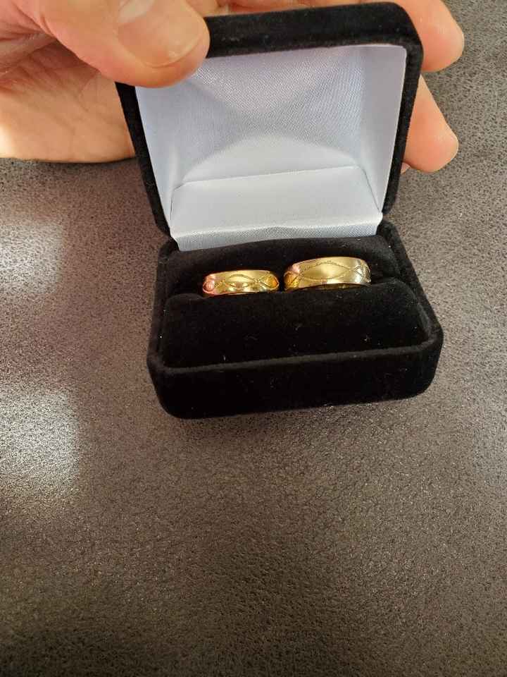 Nuestras argollas regalo de mis suegros - 1