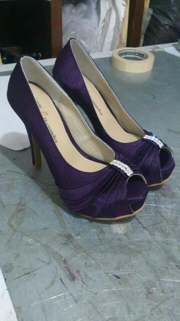 Zapatos de novia en colores oscuros 5