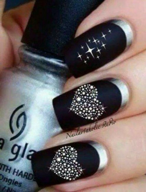 Uñas en color negro 3