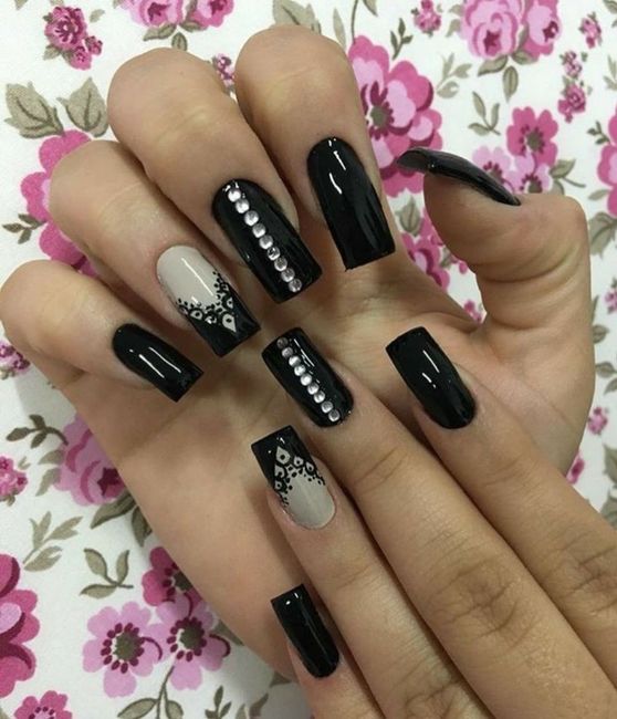 Uñas en color negro 5