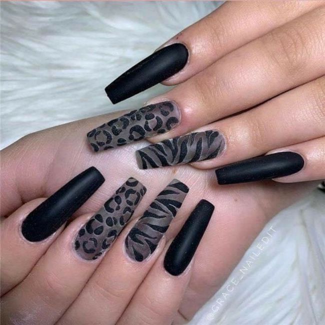 Uñas en color negro 7