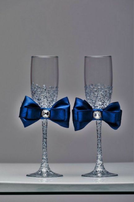 Copas para el brindis en tonos oscuros 9