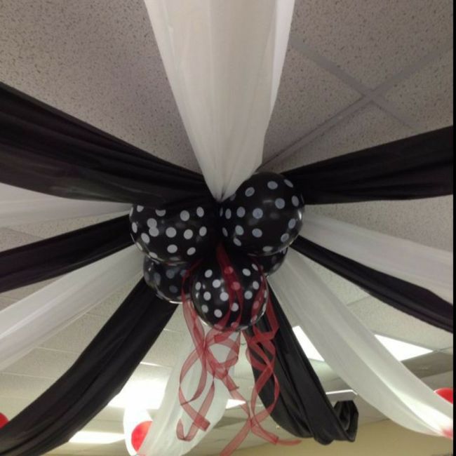 Decoración con telas en el techo del salón 2